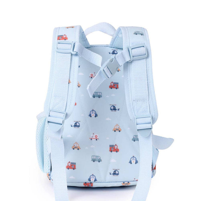 Blå minirygsæk med biler, busser og ambulancer.