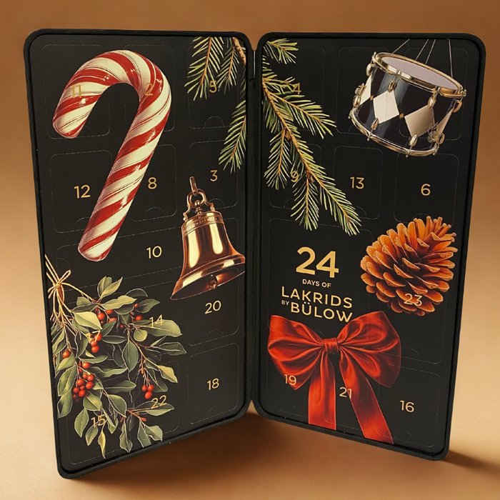 Den store Lakrids by Bülow julekalender åbnet, så den smukke dekorede kalender kan ses indeni.