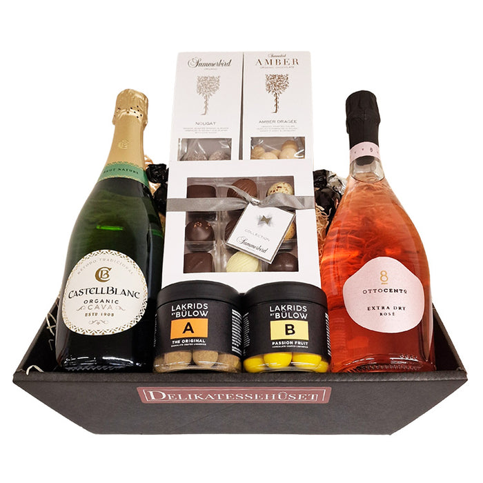 Gavekurv - med to flasker Cava, Summerbird og Lakrids by Bülow