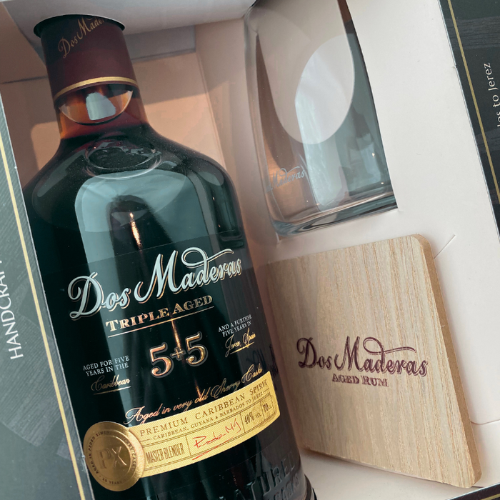 Gaveæske med Dos Maderas 5+5, originalt glas og coaster