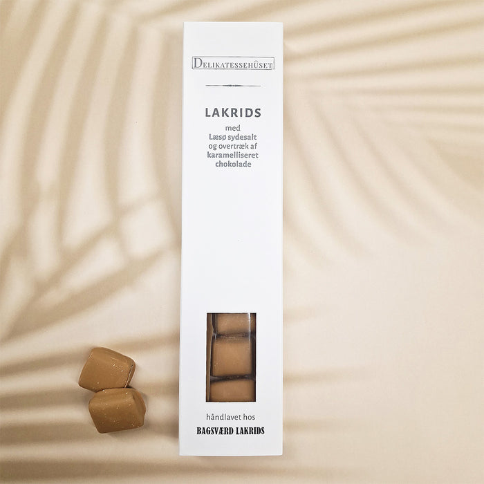 Bagsværd gaveæske med lys symfoni lækker lakrids med chokolade