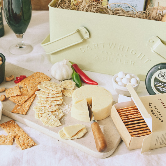 Fladbrød med ost og hørfrø, rigtigt gode til oste- eller tapasbordet.