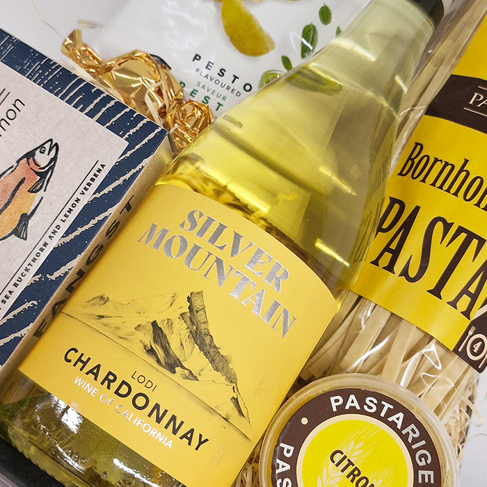 Gavekurv med middag for to. Pastaret med dansk gourmetpasta, hvidvin og laks