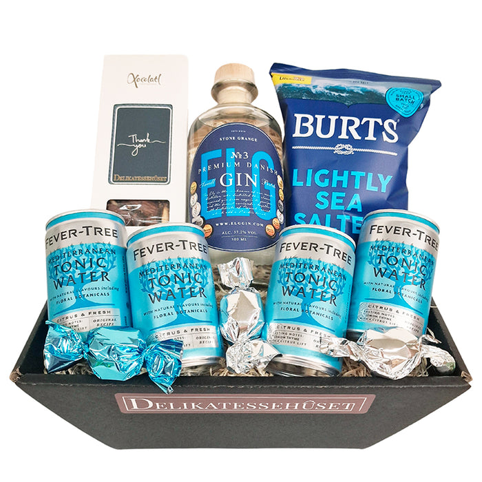 Gavekurv med gin og tonic. Gin fra Elg Gin No. 3, tonic fra Fever Tree samt krydrede mandler