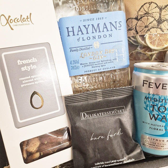 Gavekurv med gin og tonic. Haymans London Dry Gin, tonic og forskellige krydrede snacks