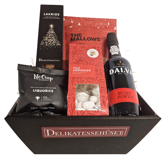 Gavekurv med lille flaske portvin, lakrids og sødt