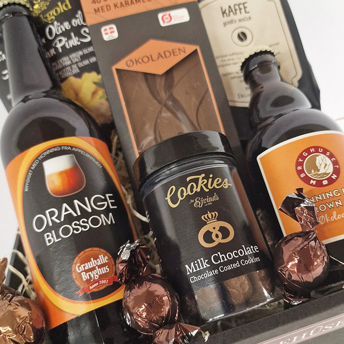 Gavekurv med to danske specialøl, kaffe og chokolade