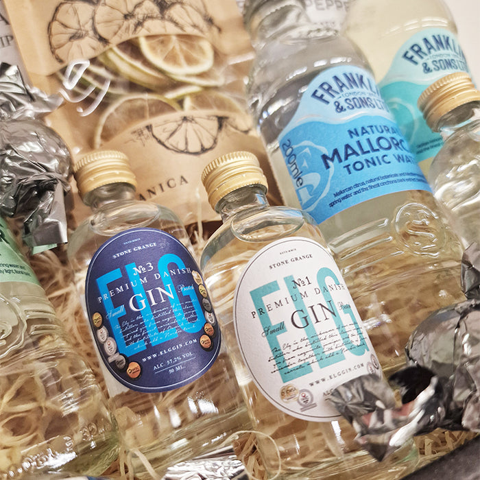 Gavekurv med Dansk gin fra Elg Gin samt tonic og lækre snacks