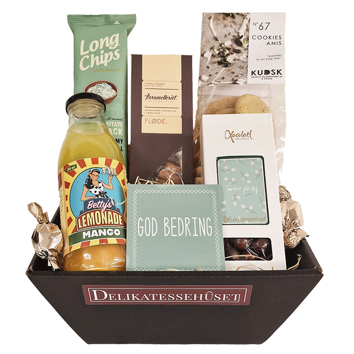 Gavekurv med lemonade, chips, karameller og sødt