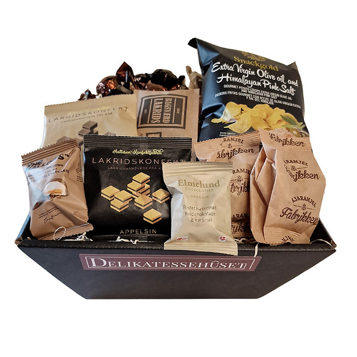 Gavekurv med slik. Chips, konfekt, karamel og lakrids