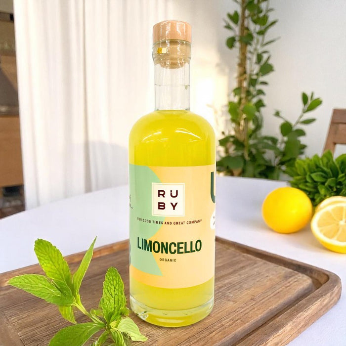 Ruby Organic Limoncello er en delikat drik med friske citrusnoter, der er typiske for friskplukkede citroner fra Middelhavskysten.