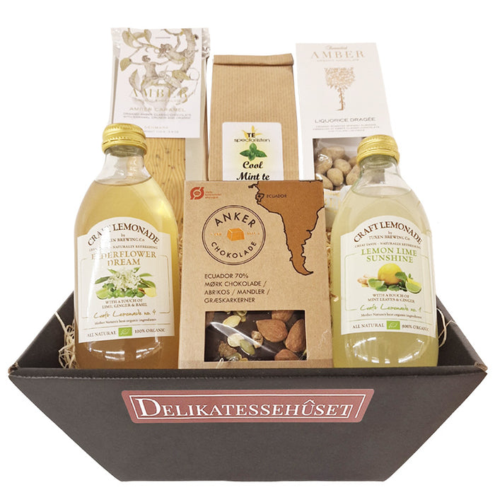 Gavekurv - økologisk gavekurv med to lemonader, chokolade og te