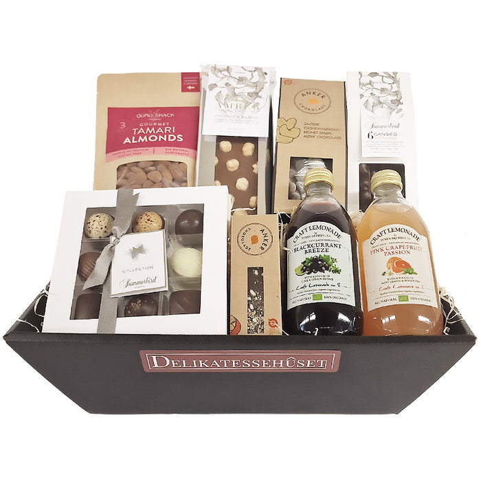 Økologisk gave med lemonade og chokolade