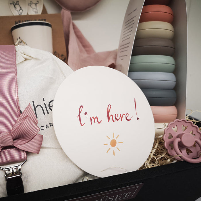 Barselsgave babyshowergave til den nyfødte pige.