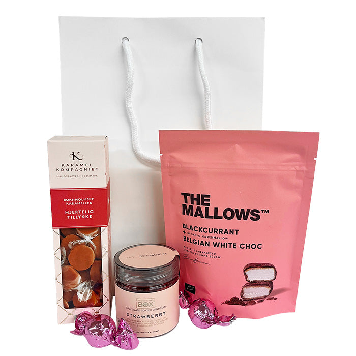 Sig tillykke med denne fine gavepose med søde snacks