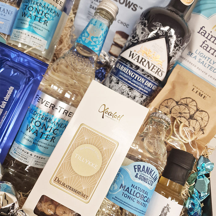 Send en stor lykønskningsgave i form af denne overdådige gavekurv med gin og tonic