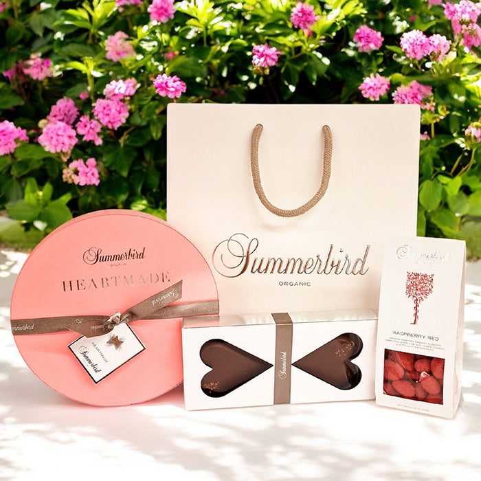 Summerbird gavepose med chokoladehjerter, dragerede mandler og en rund gaveæske