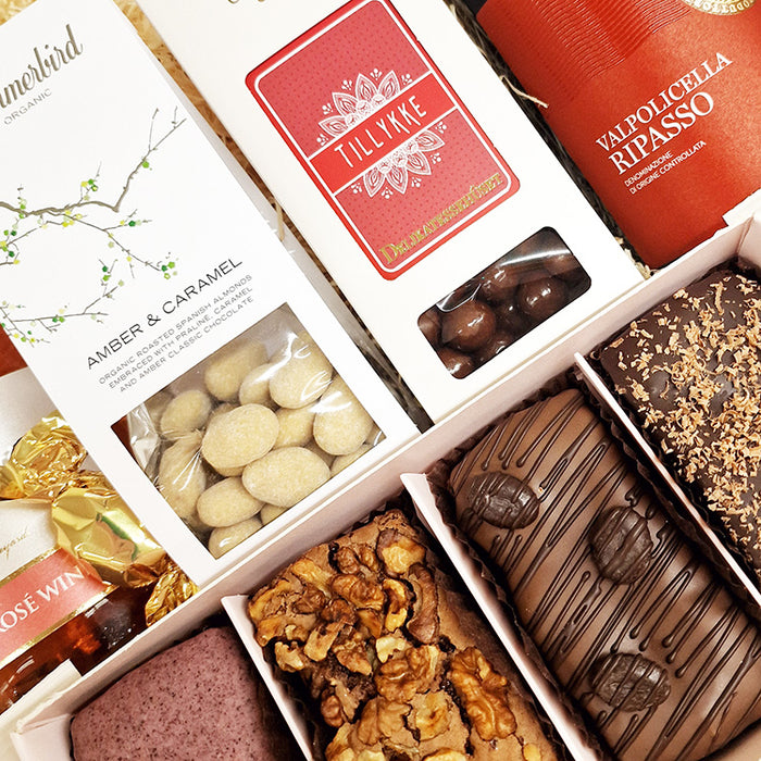 'Tillykke' kurv med brownies og sparkling wine