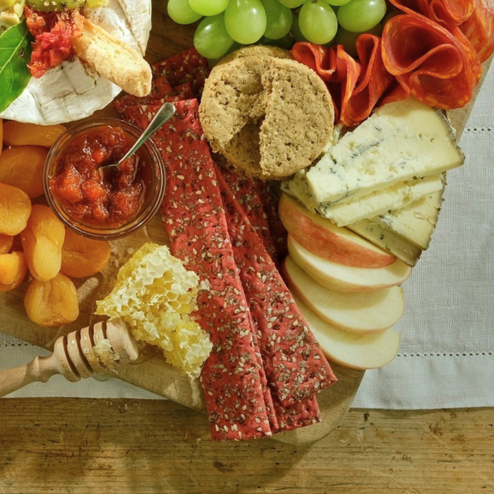 Lækre fladbrød kiks med basilikum og tomat smag. Gode til et tapas bord