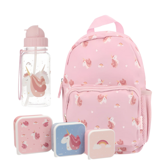 Lyserødt sæt til børnhavet barnet med mini rygsæk, plastikflaske og 3 små madkasser. Den perfekte sampak til en tryg dag i børnehaven.