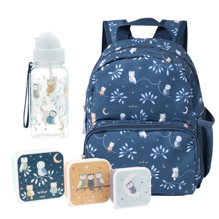 Denne søde og praktiske sampak er perfekt til børnehavebarnet, der er klar til hverdagen fyldt med leg, læring og små eventyr.
Sættet indeholder en Mini Rygsæk, en Plastikflaske med sugerør og et sæt med tre madkasser – alt sammen i børnevenligt design med glade farver og motiver, som dit barn vil elske.