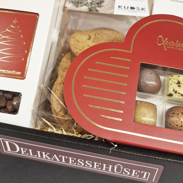 Firmajulegave - med cookies, brændte mandler og søde lækkerier