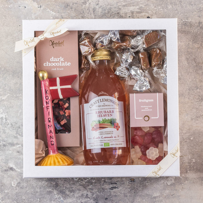 Sød gaveæske til den nye konfirmand med lemonade, vingummi og chokolade