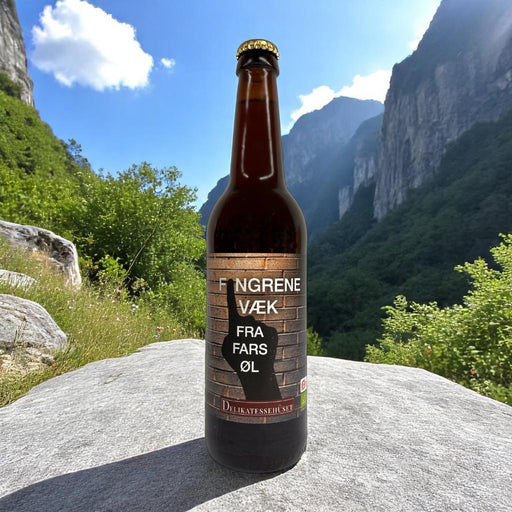 Sjov øl til Danmarks fædre!
- Perfekt gaveide til Fars Dag
En økologisk favorit-øl fra Grauballe Bryghus
Denne special-øl er brygget med karamelmalte og med mere karakter end traditionelle irske ales. Single-hopped med First Gold humle – en frisk og harmonisk humle med svag citrus karakter.