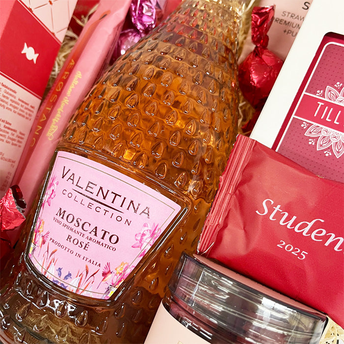 Gavekurv til den røde student med danske lækkerier