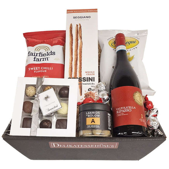 Gavekurv - med rødvin, Summerbird chokolade og Lakrids by Bülow