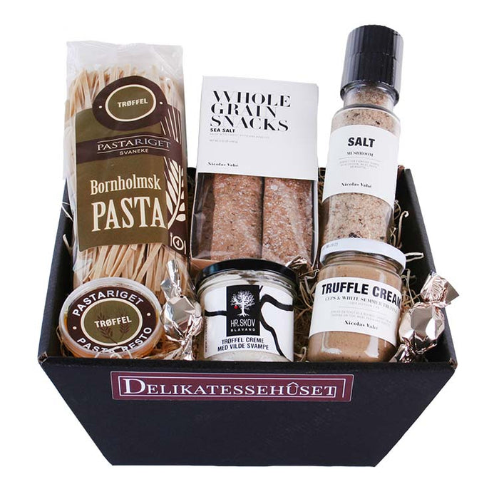 En lækker delikat gavekurv, fyldt med trøffel produkter. Du finder blandt andet en skøn pasta og pesto, salt og cremer, alt sammen med trøffel