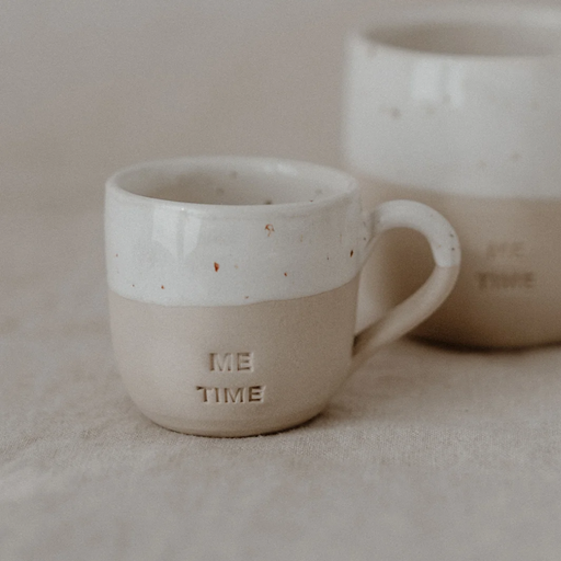 Lille espresso keramikkrus med teksten "Me time" på