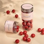kvalitets vingummier fra Box the original. Gelatinefri vingummier lavet med 100% naturligt frugtpulver er overtrukket af Premium karamel chokolade og rullet i den lækreste frugtpulver fra jordbær. Disse vingummier skaber en god kombination mellem det søde chokolade og det friske og lækre frugt pulver.