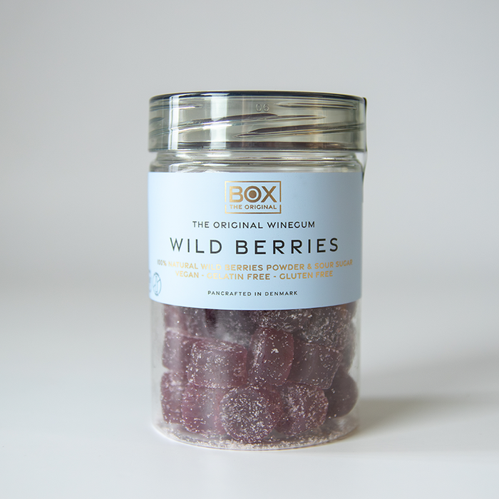 Vegansk skovbær gourmetvingummi uden gelatine, drysset med naturligt skovbærpulver og dækket af syrlig sukkercoating