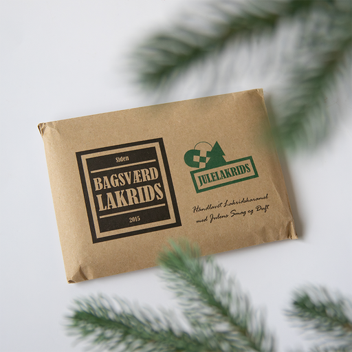 Bagsværd Julelakrids – håndlavet dansk lakrids med julens krydderier og friskrevet appelsinskal, perfekt til gavekurv. Eksklusiv kvalitetslakrids fra Bagsværd Lakrids – perfekt som julegave eller til hyggestunden i julen.