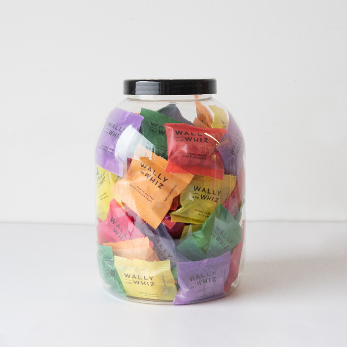 Wally & Whiz flowpacks med vingummier i Jar, perfekt til at dele på kontoret, i virksomheden og hjemme