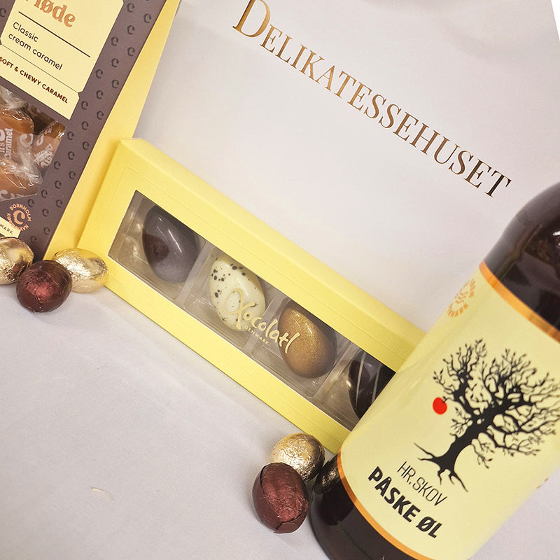 Gavepose fra Delikatessehuset med påskeøl, chokoladeæg og lækre påskedelikatesser.