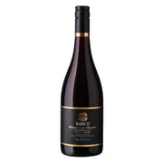 Babich Winemakers Reserve Pinot Noir fra Marlborough, New Zealand, i en elegant vinflaske.