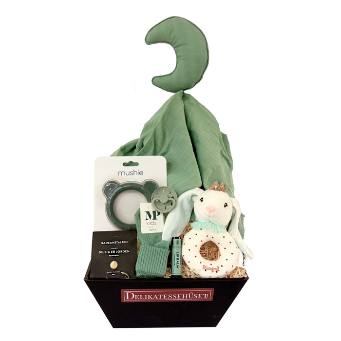 Omsorgsfuld barselsgave med blød bamse, sut, bidering, kaninrangle og lækre plejeprodukter til mor