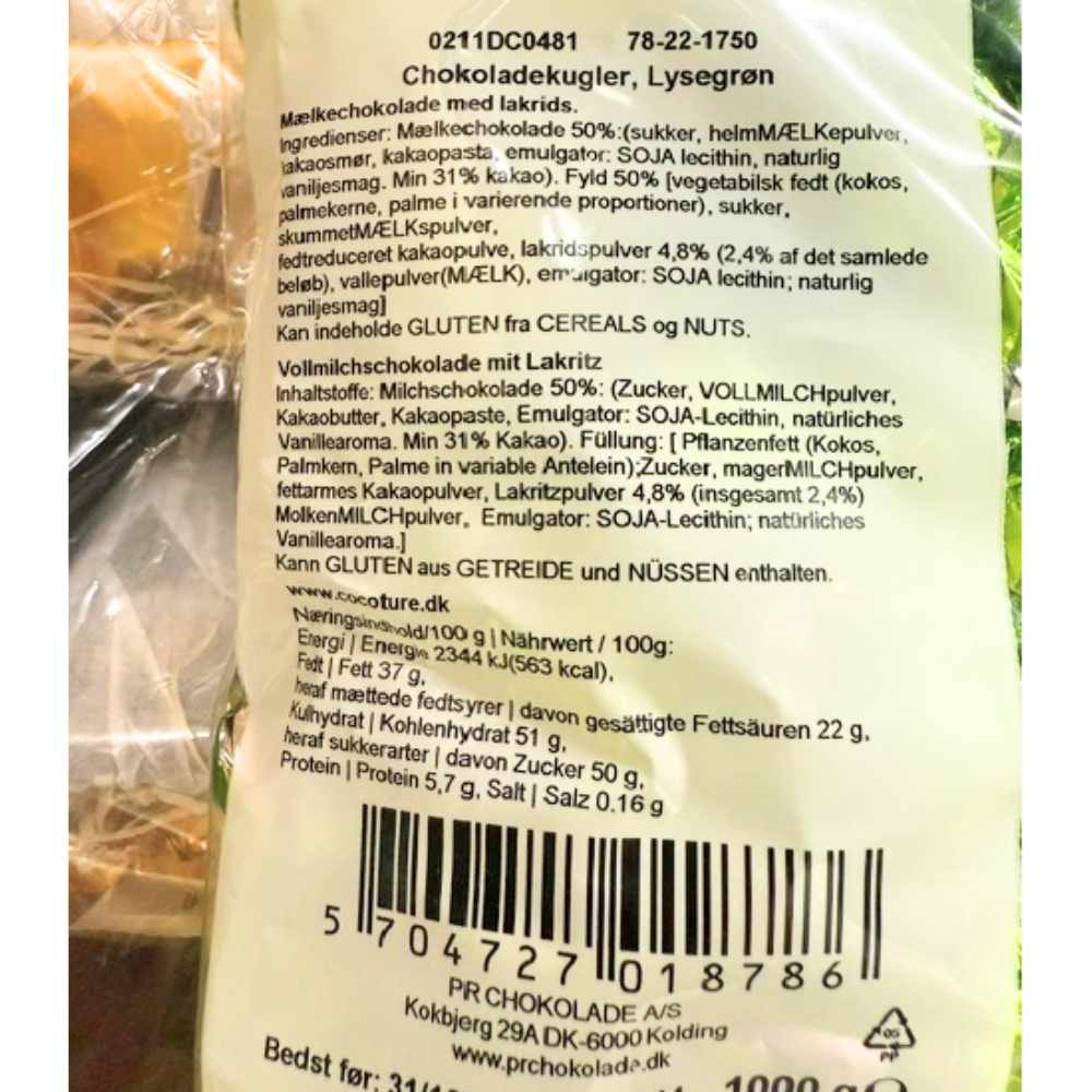 Bagsiden af lysegrønne chokoladekugler med lakrids viser ingrediensliste og næringsindhold fra Cocoture.