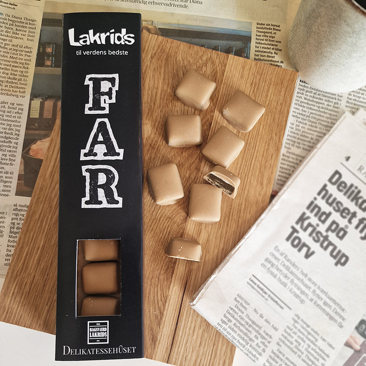 Gaveæske til far med lækker chokoladeovertrukket lakrids. en god gave til fars dag