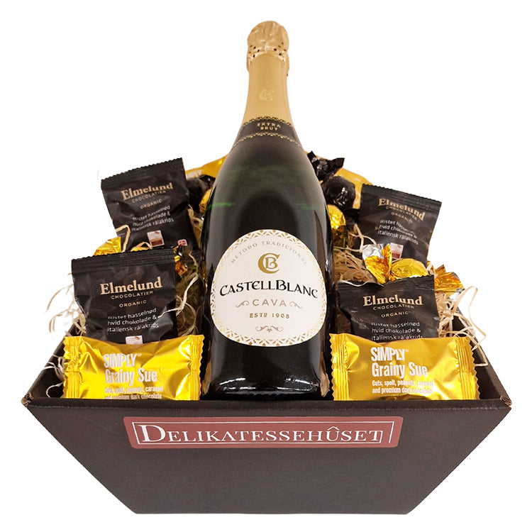 Eksklusiv gavekurv med en flaske Castellblanc Cava, Simply chokolade og Elmelund økologiske lækkerier.