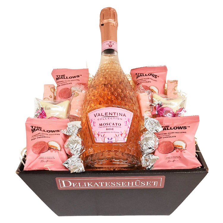 Gavekurv med Moscato Rose, The Mallows skumfiduser og Summerbird chokolade til firmagave.