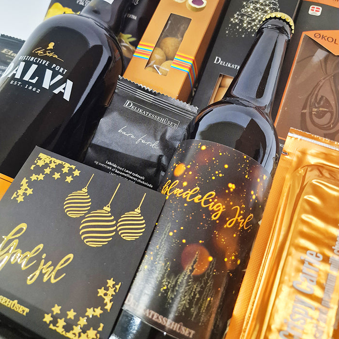 Smuk julekurv fra Delikatessehuset med portvin, juleøl, chips og chokolade