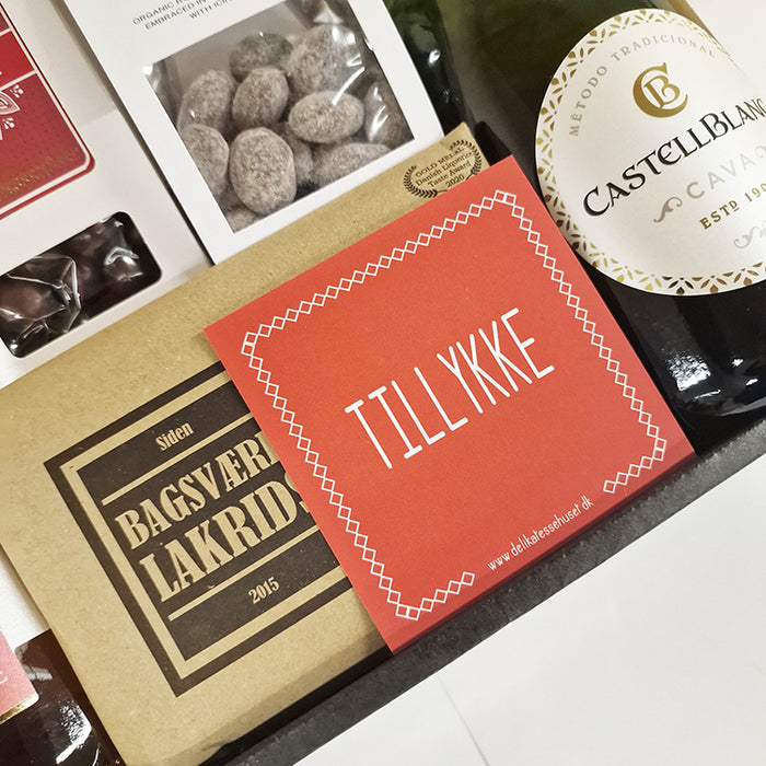 Gavekurv - 'tillykke' med Cava, nødder, lakrids og chokolade