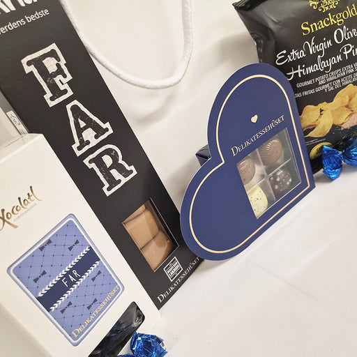 Gavepose med lakrids, chokolade og chips. En sød gave til din far på Fars dag.