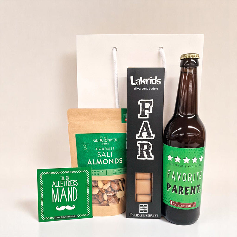 Gavepose til fars dag med en dansk specialøl med en sjov etiket, en gaveæske med lakrids fra Bagsværd Lakrids og saltede mandler