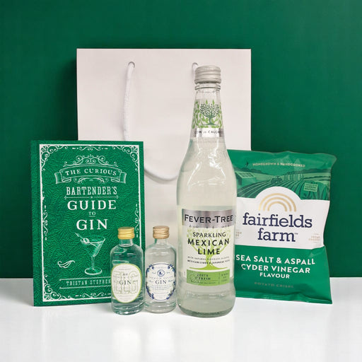 Gavepose med gin og tonic. En fin lille gavepose med indhold til to Gin & Tonics, chips og en lille bog med viden om- og opskrifter på G&T.