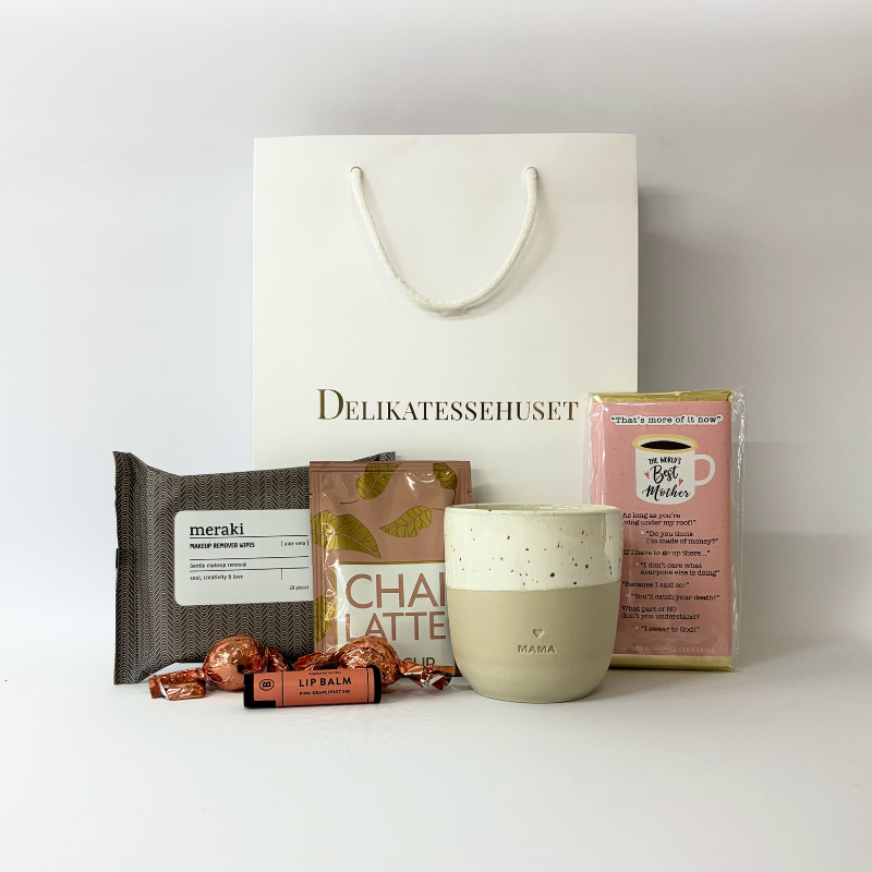 Gavepose med kaffekrus til mor