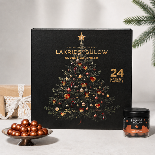 Lakrids by Bülow julekalender inkl. gratis bøtte Classic lakrids (værdi 99,-). Køb online hos Delikatessehuset